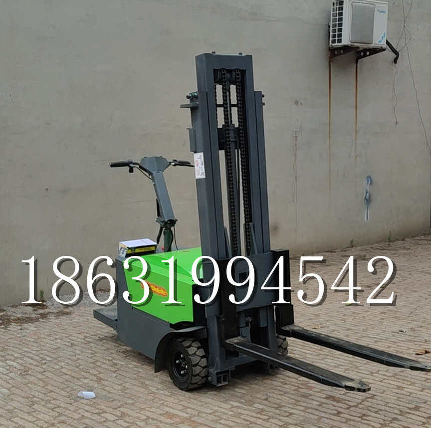 壶关县优程全电动叉车插腿式堆高车液压装卸车1.5吨升高小型站驾式铲车